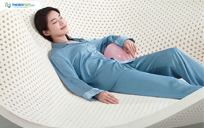 Nệm cao su tạo cảm giác nâng đỡ khi nằm 